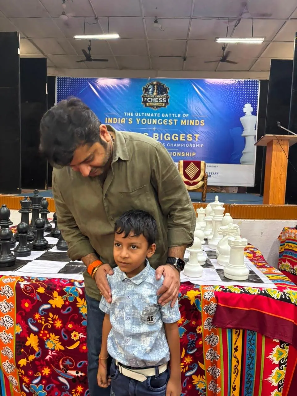 IM Akshat Khamparia with one of the youngest players beside the demonstration board